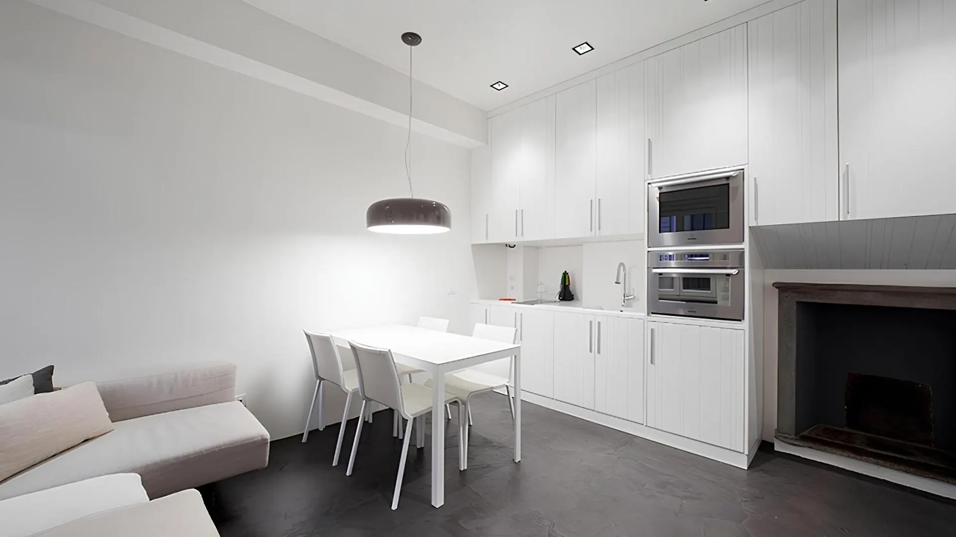 Апартаменты Suite Lux Near Duomo / Mm Tricolore Милан
